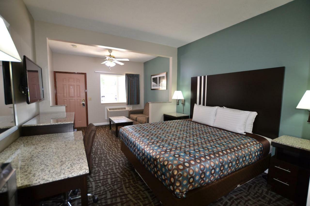 Relax Inn Motel And Suites Omaha Exterior photo