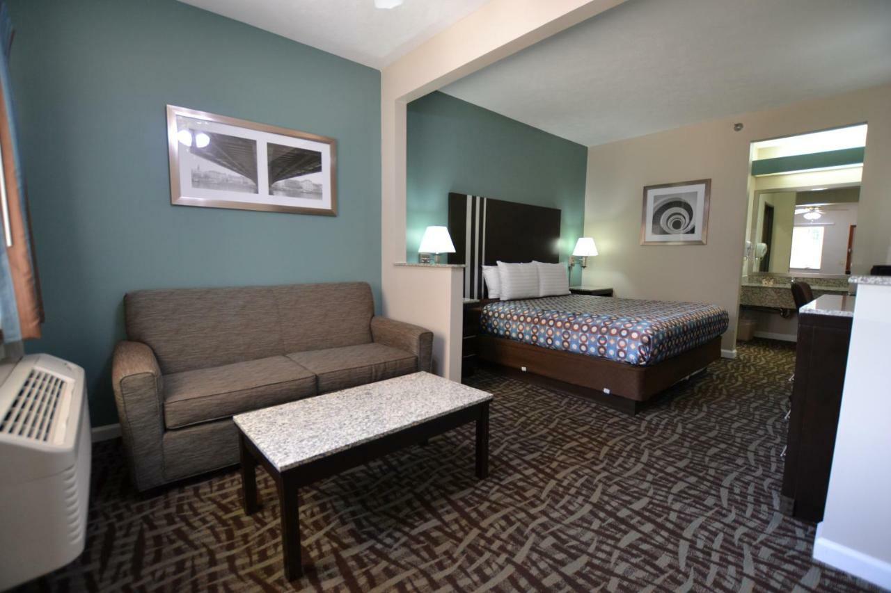 Relax Inn Motel And Suites Omaha Exterior photo