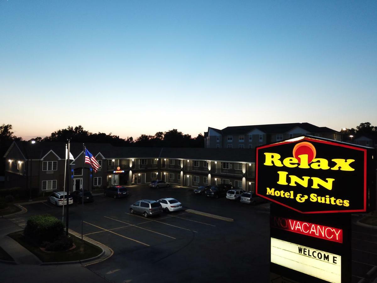 Relax Inn Motel And Suites Omaha Exterior photo